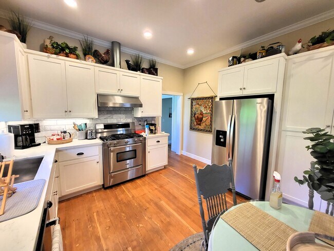 Building Photo - 119 Commercial St