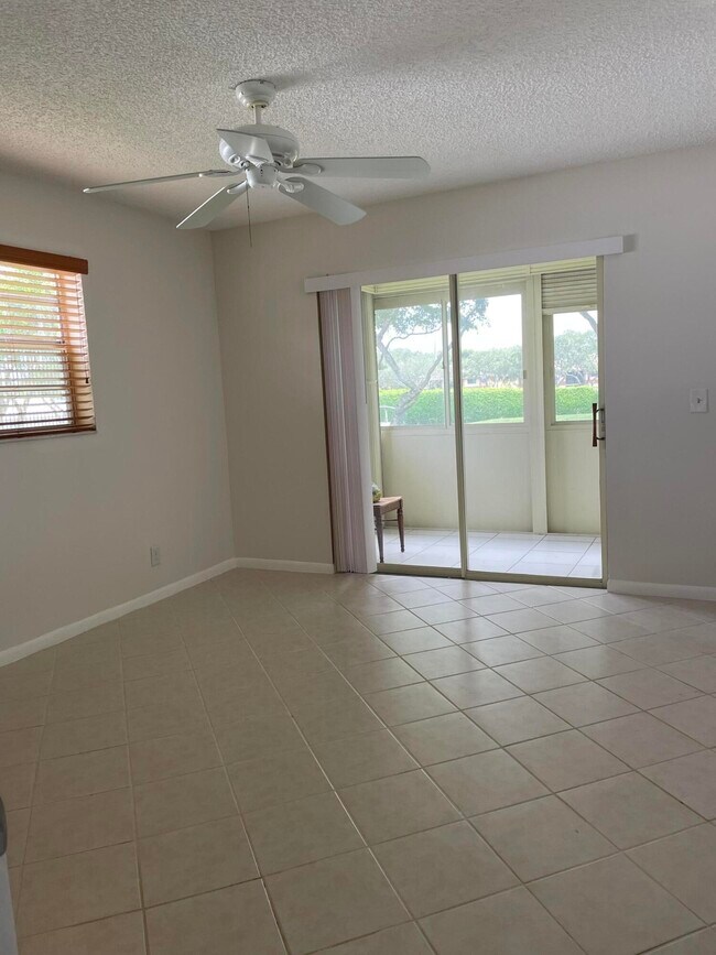 Building Photo - 421 Normandy I