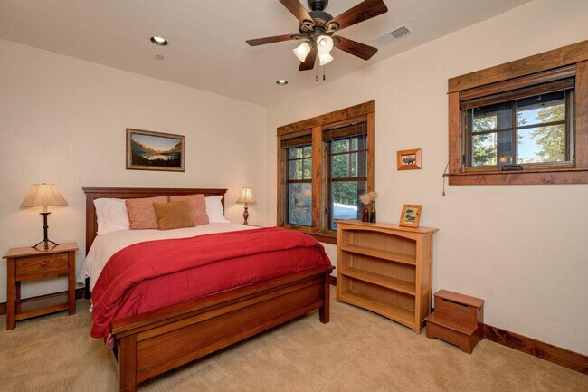 Building Photo - 14 Peaks View Dr