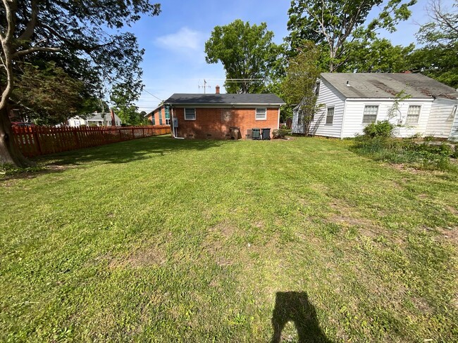 Building Photo - Lovely 2 Bed, 1 Bath Brick Ranch near UNC-...