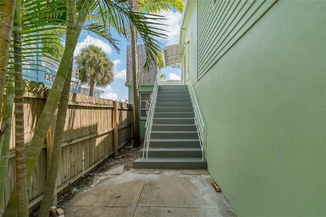 Building Photo - 8441 Bayshore Dr