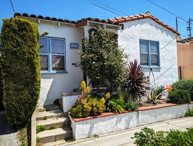 Building Photo - 4840 Ellenwood Dr