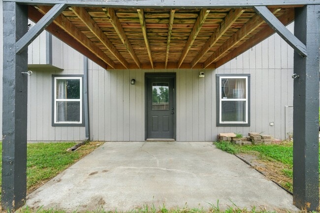 Building Photo - Beautiful Single Family Home, Sutter Woods...