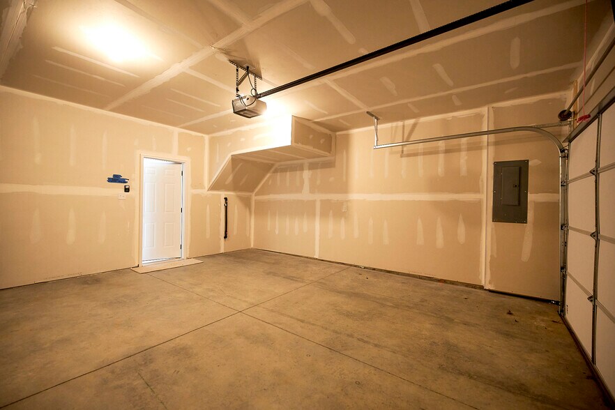Building Photo - 13868 Randolph Pond Ln