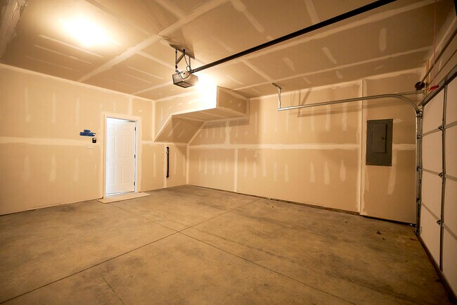 Building Photo - 13868 Randolph Pond Ln