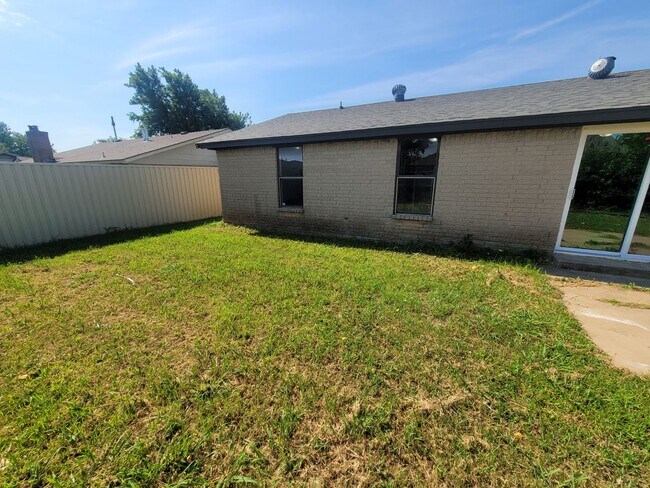 Building Photo - COMING SOON! RARE 5 BEDROOM HOME IN SOUTH OKC / MOORE SCHOOLS!