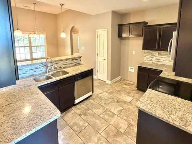Building Photo - Now Leasing a 5 Bedrom 3 Bath Home In Olive Branch
