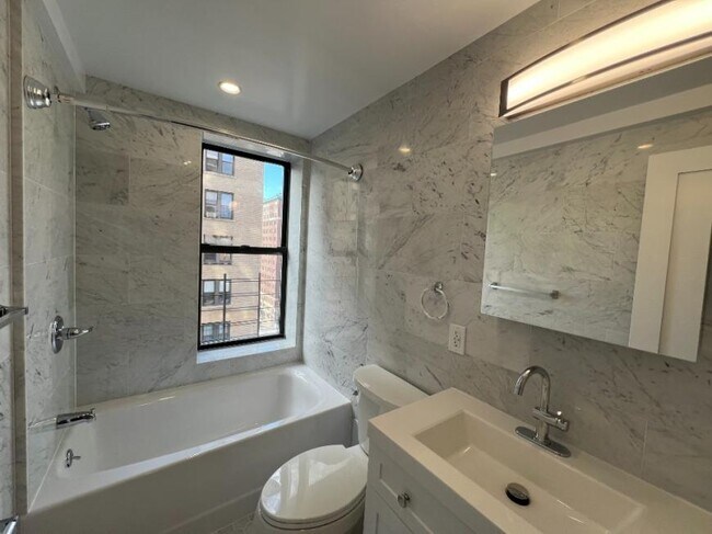 Building Photo - 3 bedroom in NEW YORK NY 10025