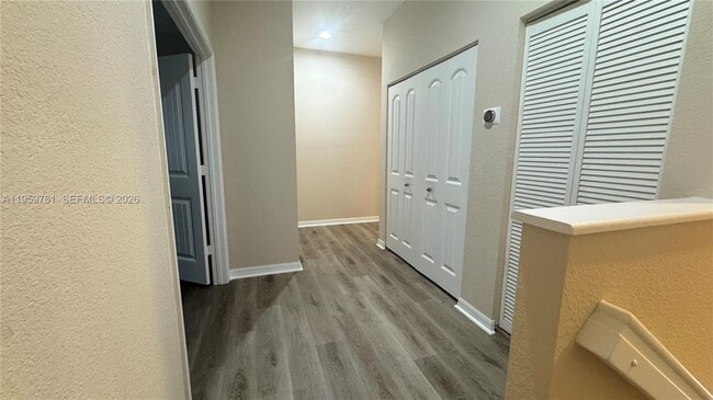 Building Photo - 1121 Vermilion Dr