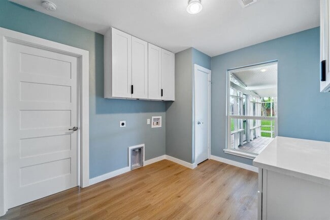 Building Photo - 2103 Monarch Dr
