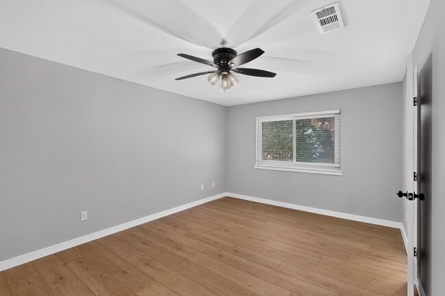 Building Photo - 30 Crestwood Dr