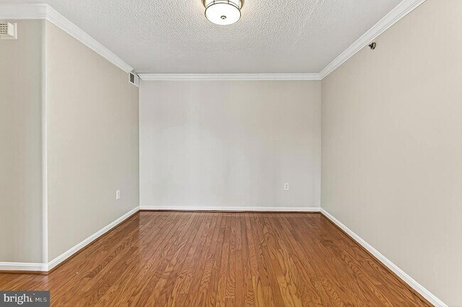 Building Photo - 2151 Jamieson Ave