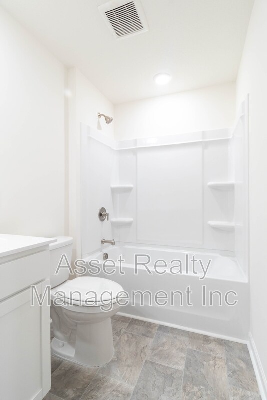 Building Photo - 2076 Southwood Cir