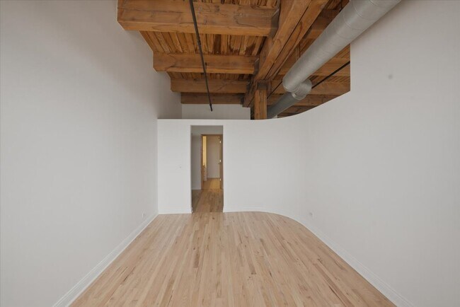 Building Photo - 1250 W Van Buren St