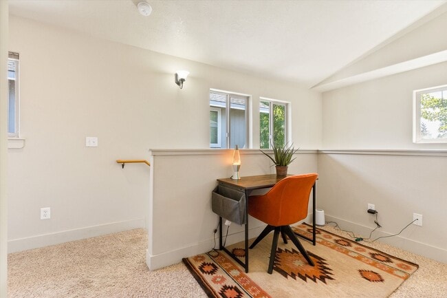 Building Photo - Charming, Furnished 3 bedroom Home w/ Garage