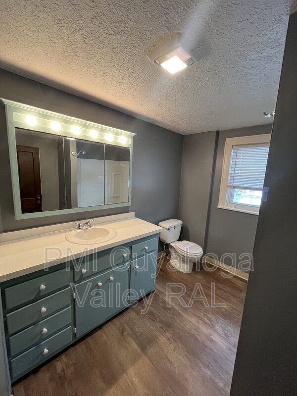 Building Photo - 165 Colony Crescent