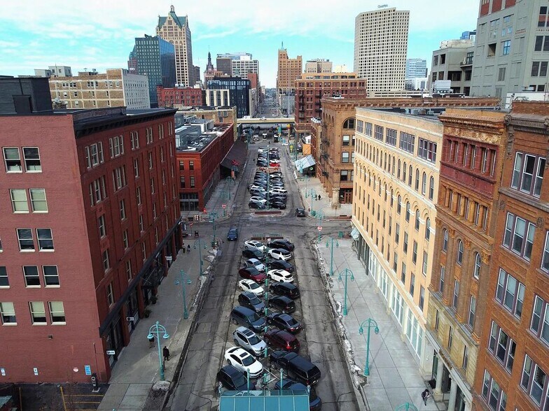 Building Photo - 234 N Broadway