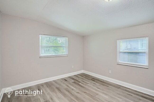 Building Photo - 304 W Fern St