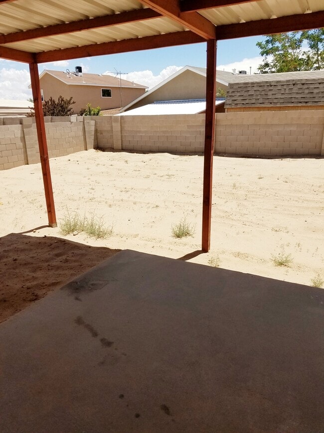 Building Photo - Beautiful 3 bedroom 2 bath in SW
