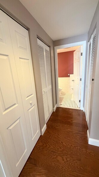 Building Photo - 170 Gore St