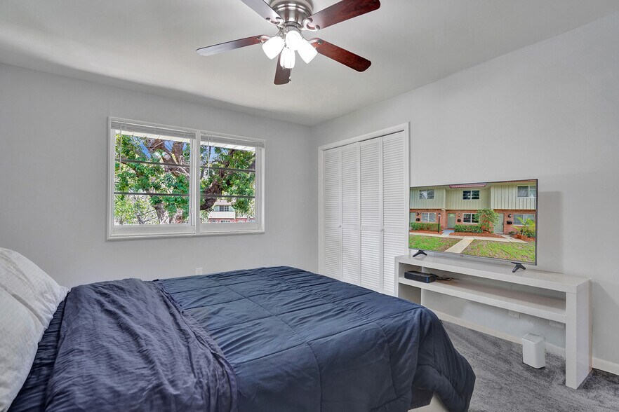 Building Photo - 12 NE 20th Ct