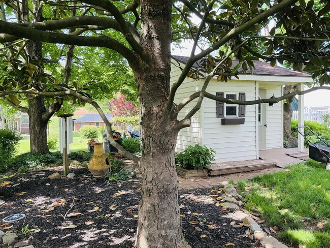 Building Photo - "Charming 3-Bedroom Home with 2 Full Baths...