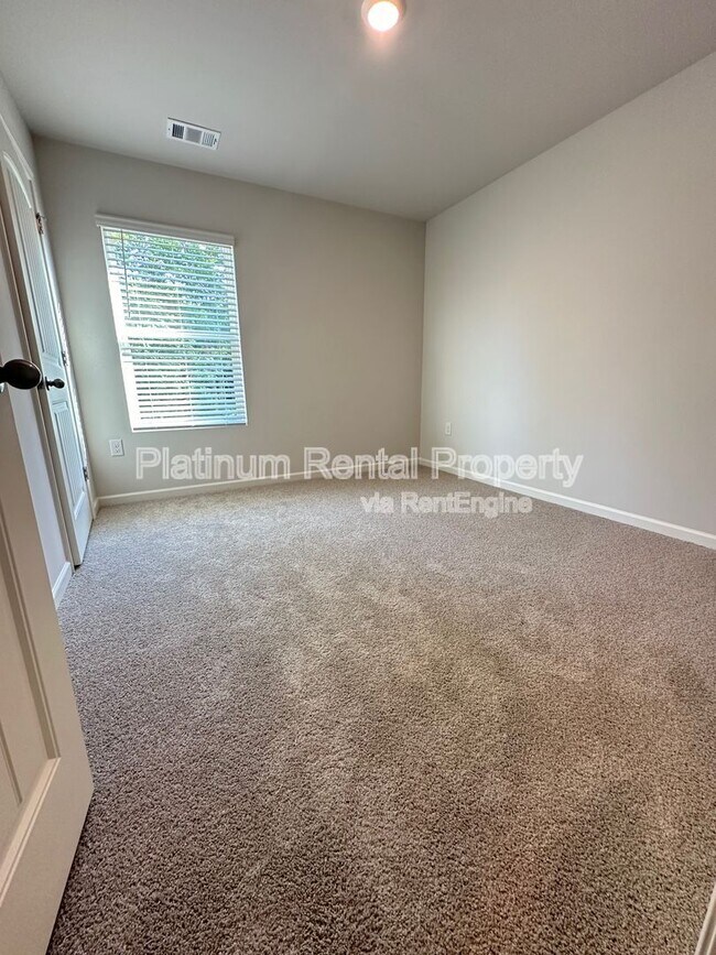 Building Photo - 488 Stoneybrook Dr
