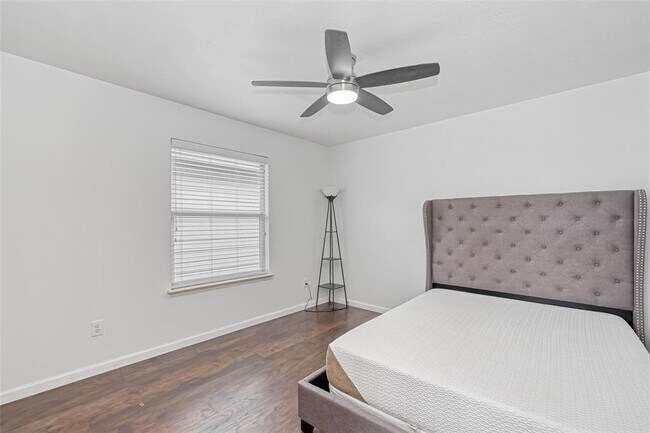 Building Photo - 14802 Dorray Ln