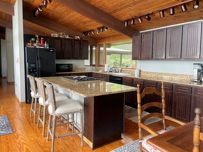 Building Photo - 4680 Peaceful Shores Dr