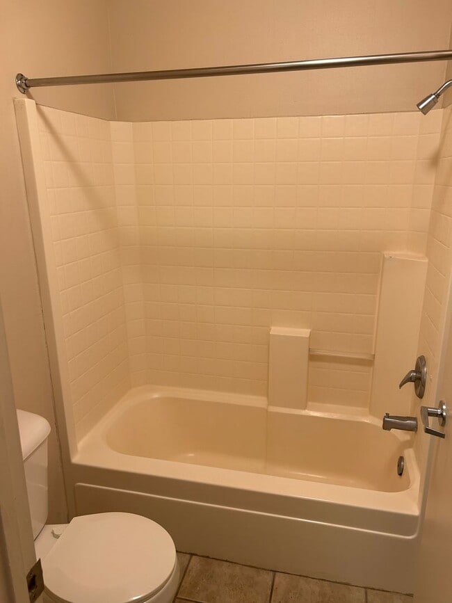 Building Photo - --Furnished Smokey Lane, Upper Level Studio--