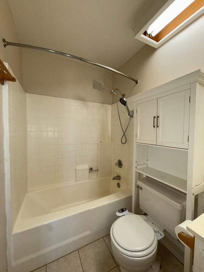 Building Photo - Rockridge Ln