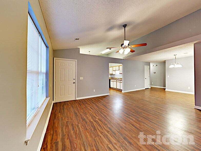 Building Photo - 109 Jaybird Ln