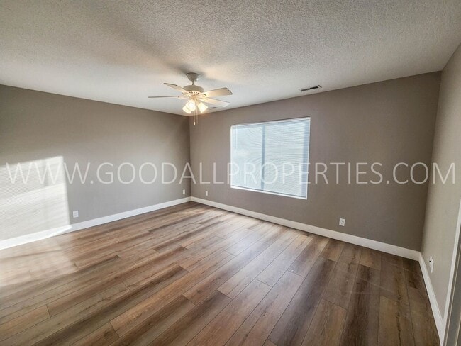 Building Photo - Fully remodeled 3 bedroom home in Waukee w...
