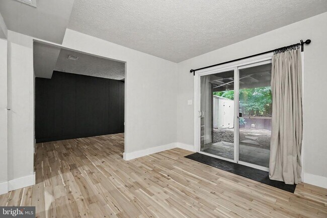 Building Photo - 2105 Glencourse Ln