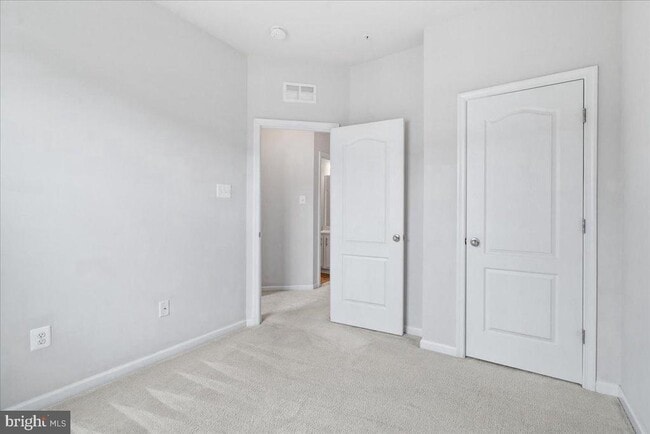 Building Photo - 309 Spring Bank Way