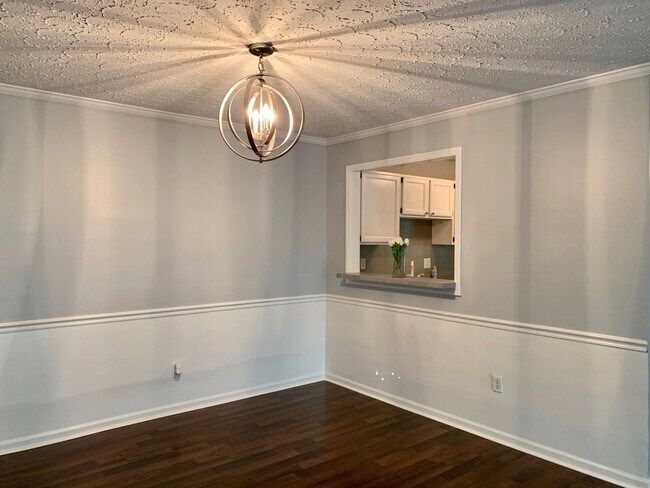 Building Photo - 1 Bed | 1 Bath Condo Near Glenwood - Water...