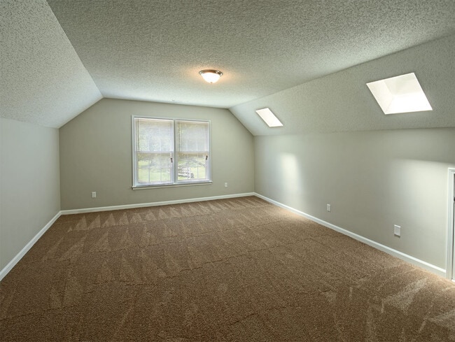 Building Photo - 3 Bedroom with Bonus, 2.5 Bathroom Near Lo...