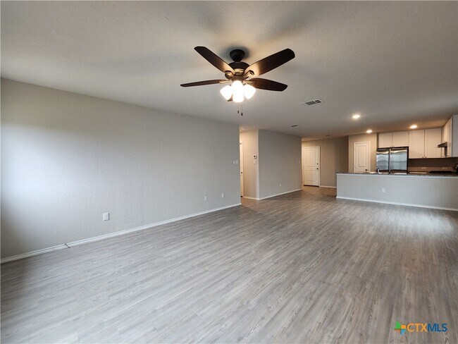 Building Photo - 522 Blue Stem Rd