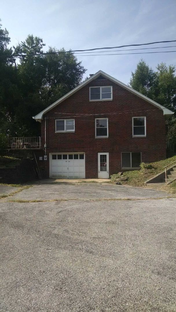 Building Photo - 3 bedroom, 1.5 bath Home