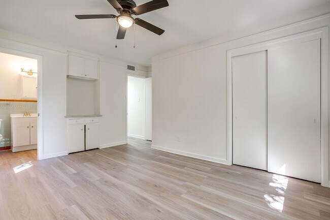 Building Photo - Fully Renovated Home in Desirable Fort Wor...