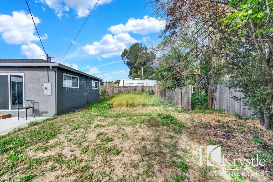 Building Photo - 714 Gateway Dr