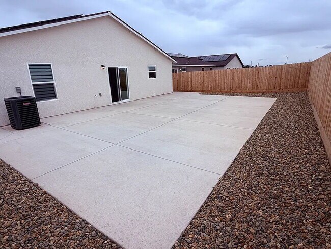 Building Photo - 632 Skyler Ln