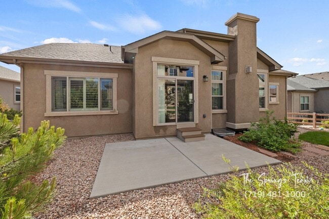 Building Photo - BEAUTIFUL 4BD + OFFICE MAIN-LEVEL LIVING H...