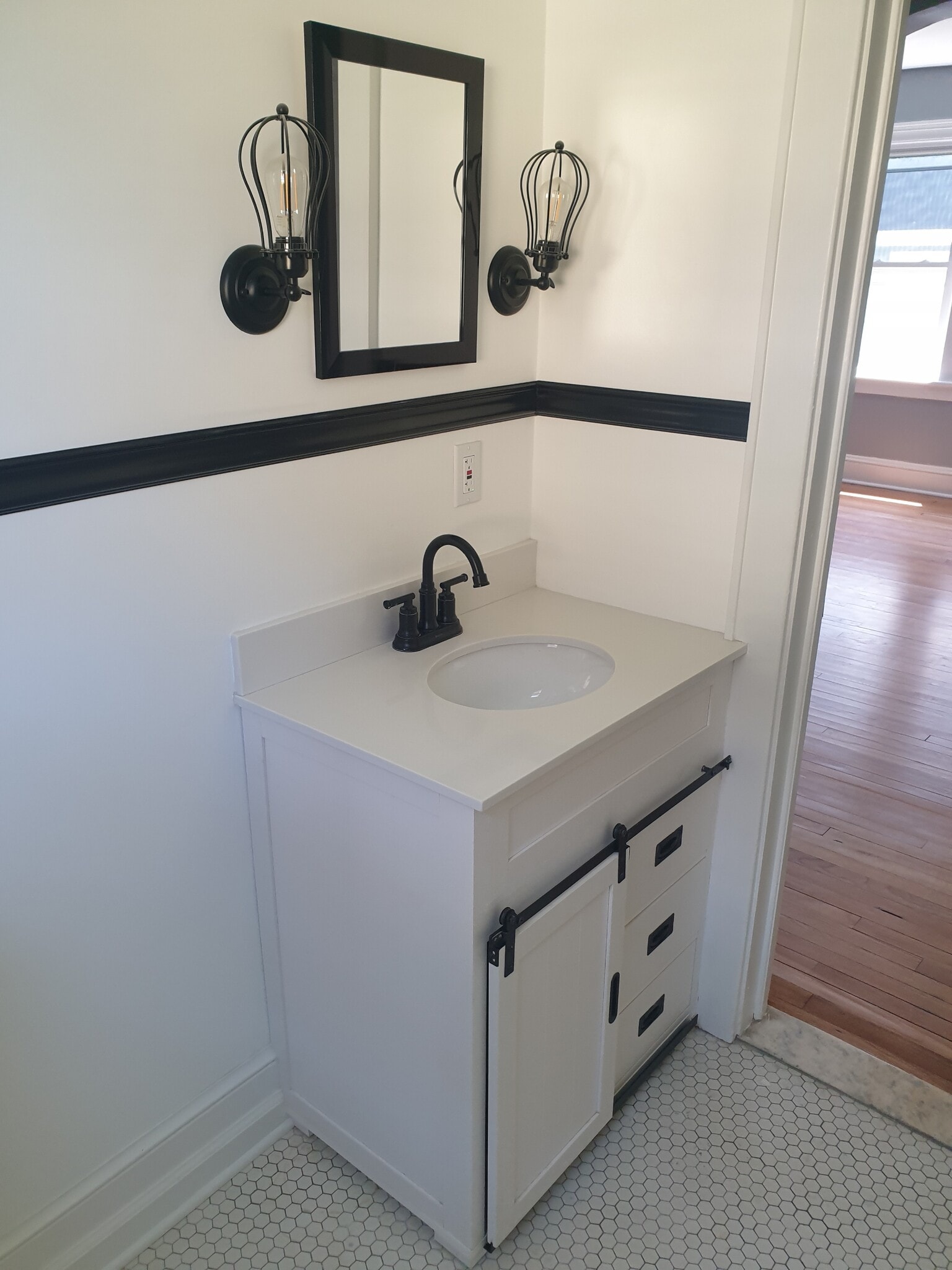 Building Photo - 115 7th Ave