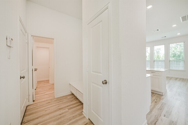 Building Photo - 547 Bristol Tide Ct