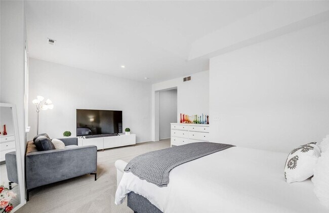Building Photo - Updated 2BD, 2.5BA Townhome in Centennial ...