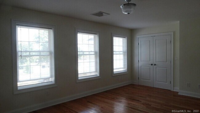 Building Photo - 52 Campfield Dr
