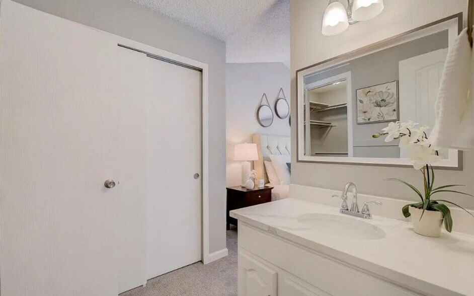 Building Photo - 6785 W 84th Way