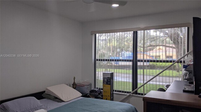 Building Photo - 15509 N Miami Lakeway