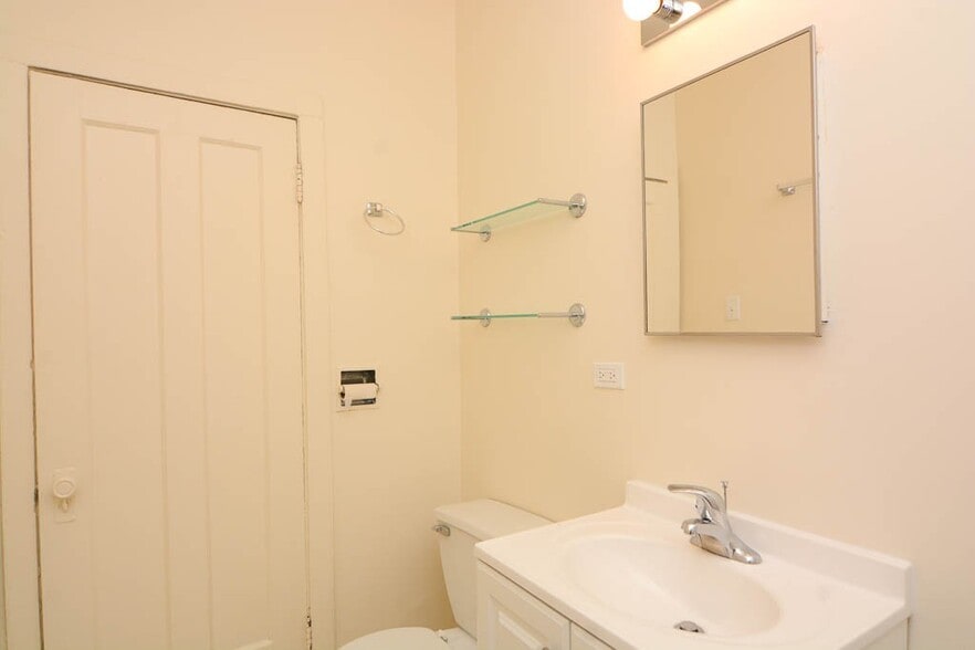 Building Photo - 4873 N Talman Ave